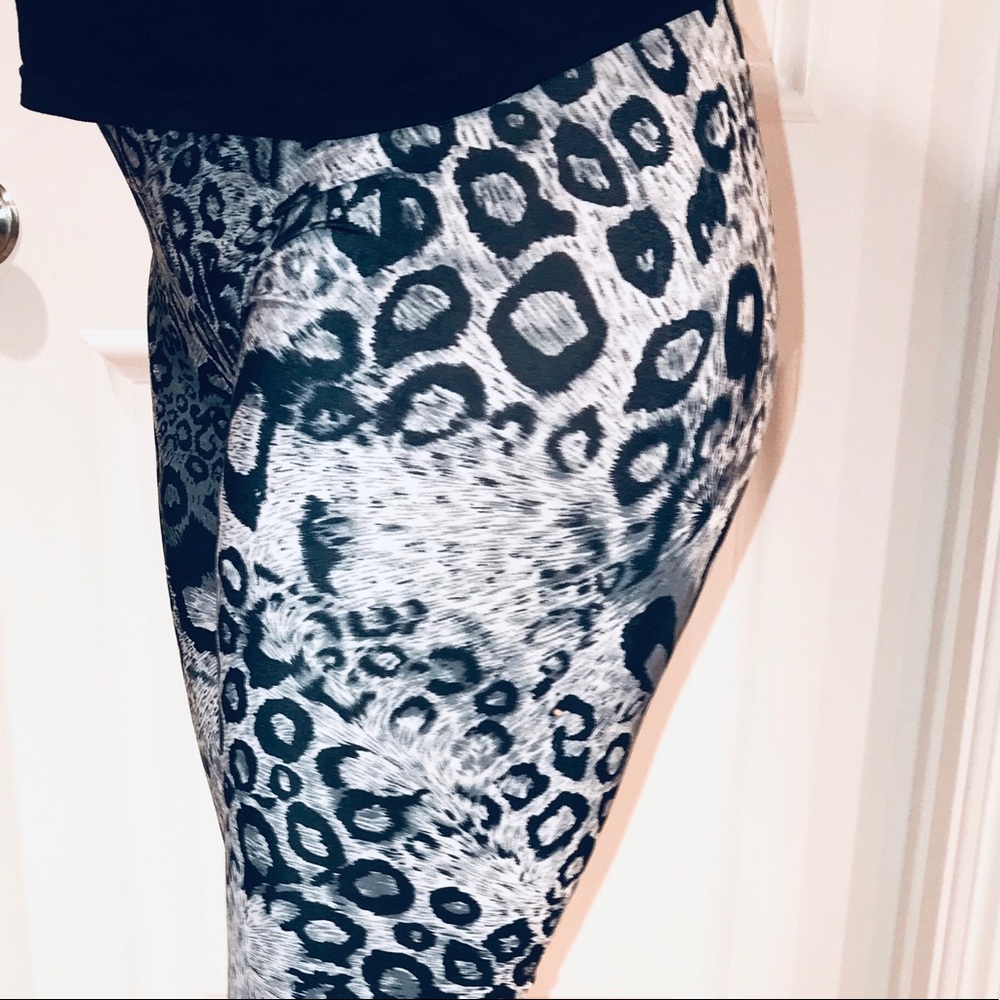 Black/White leopard leggins